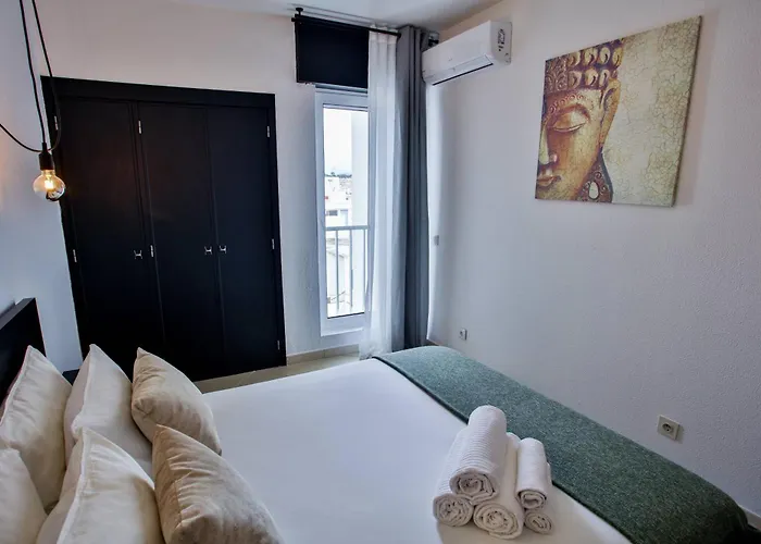 Go4portugal - Lagoa - 3 Min From With Airco And Balcony